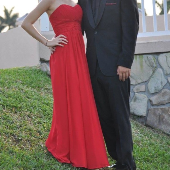Dresses & Skirts - Red special occasion dress